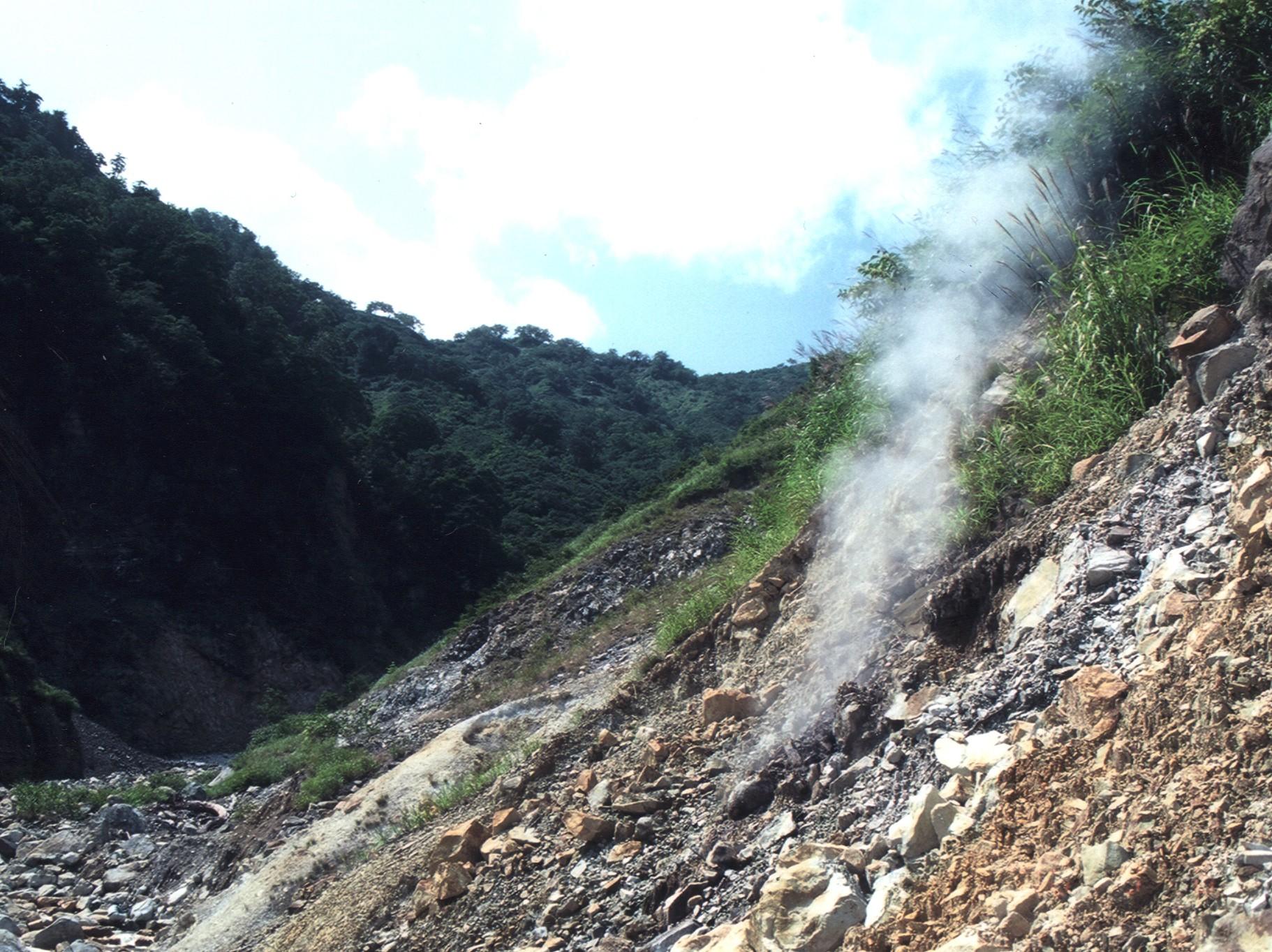 白川村大白川の噴気地帯